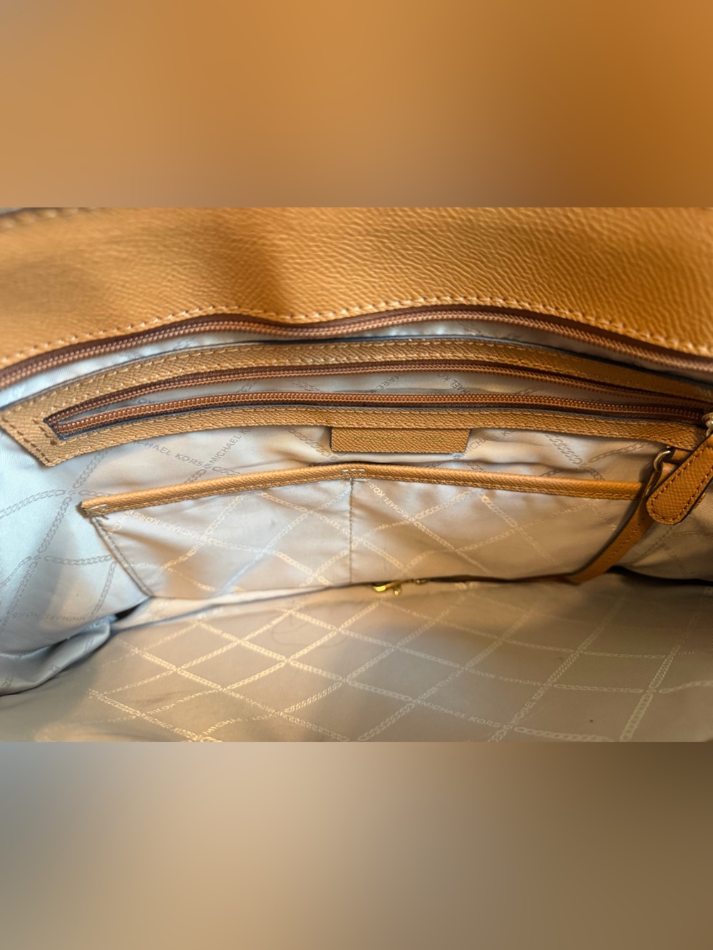 Michael Kors, laptop handbag - Picture 2 of 6